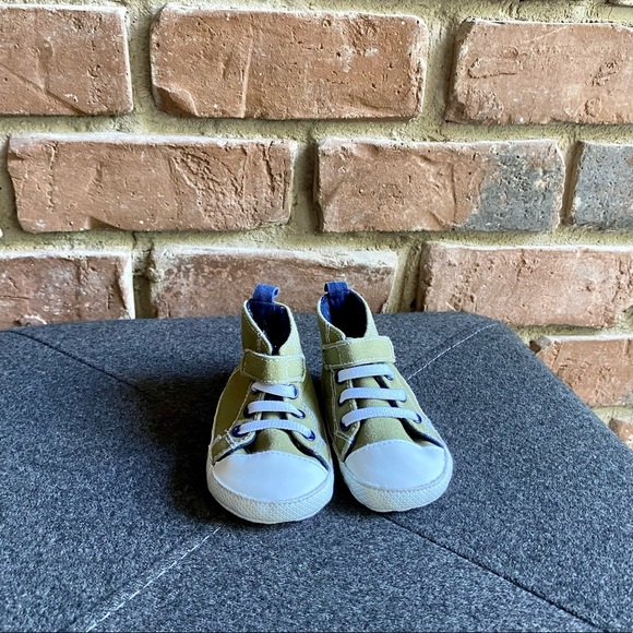 *Free with Purchase* 3-6M Carter’s Green Dino Crib Shoes - Picture 6 of 8